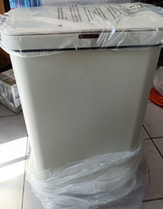 Kosz bezdotykowy automatyczny 50 L Lamart LT8109 jasny kremowy Outlet